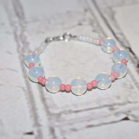 Beautiful NWOT Opalite and pink beaded bracelet 7.5" - Picture 3 of 5